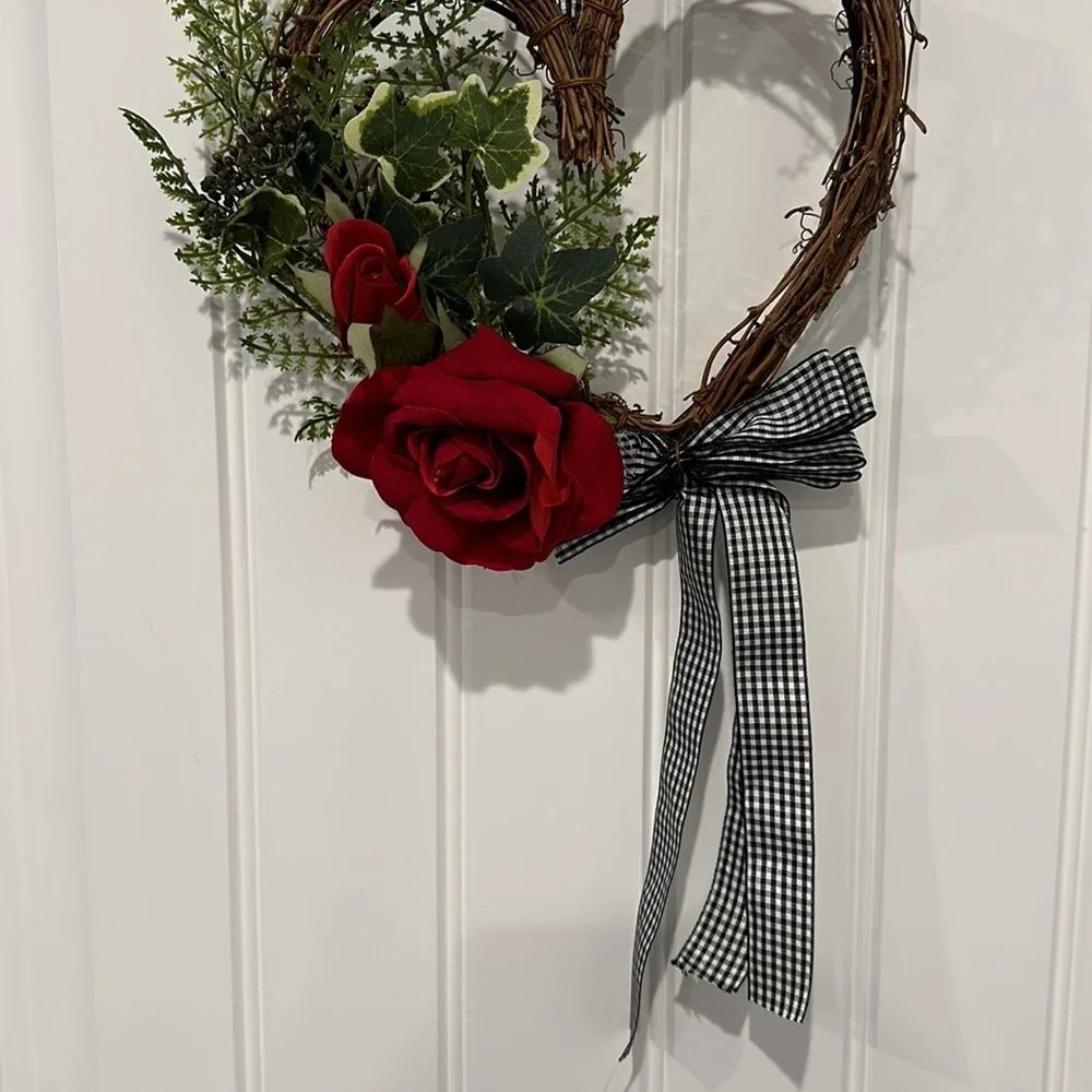 NWOT Valentine’s Day Heart Wreath